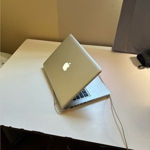 Macbook pro intel core i5 2.4ghz